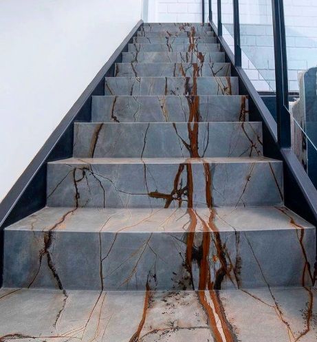 Blue Roma - Escalera.jpg